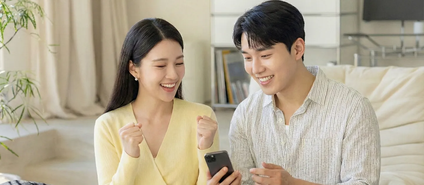 통화 중 기록 상담을 진행하는 장면을 담은 참고 사진